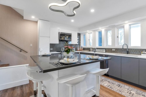 4-328 2Nd Street E, North Vancouver, BC 