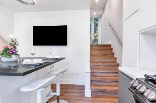 4-328 2Nd Street E, North Vancouver, BC 