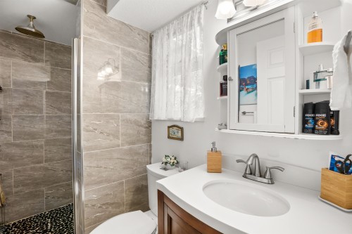 2821 Commonwealth Street, Port Coquitlam, BC 