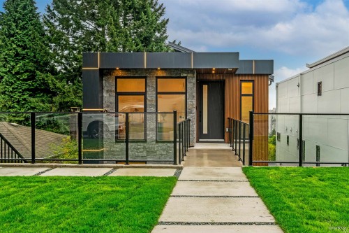 973 Adderley Street  North Vancouver, BC V7L 1O4