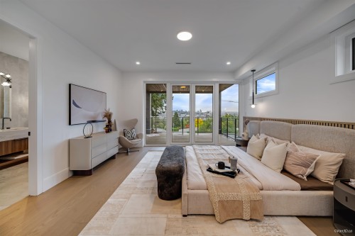 973 Adderley Street, North Vancouver, BC 