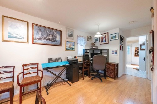 628 21St Street E, North Vancouver, BC 