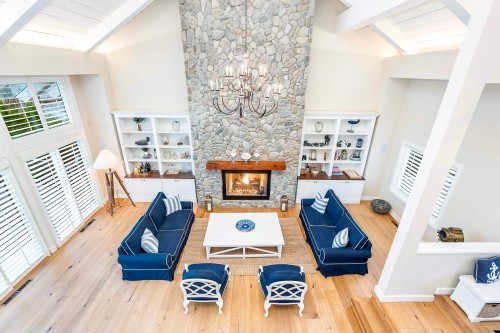 614 Lowry Lane, North Vancouver, BC 