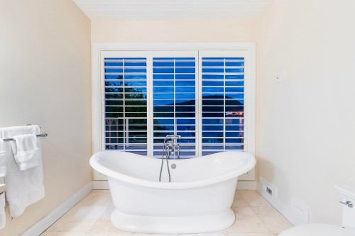 614 Lowry Lane, North Vancouver, BC 