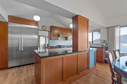 6648 Marine Drive, West Vancouver, BC 