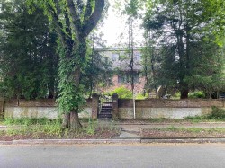 2371 6th Avenue E Vancouver, BC V5N 1R4