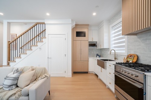 2107 33Rd Avenue E, Vancouver, BC 