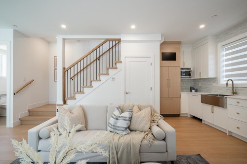 2107 33Rd Avenue E, Vancouver, BC 