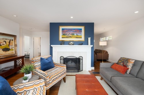 518 7th Street E North Vancouver, BC V7L 1S3