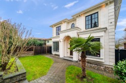 4859 Sardis Street  Burnaby, BC V5H 1L4