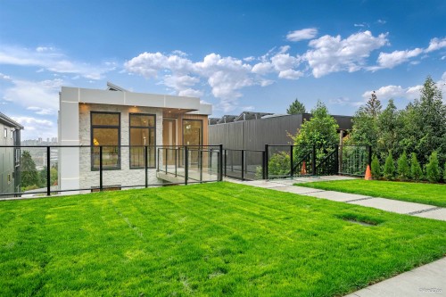 971 Adderley Street  North Vancouver, BC V7L 1T2