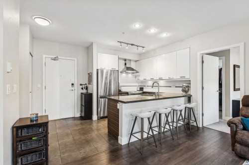 302-1273 Marine Drive  North Vancouver, BC V7P 1T3