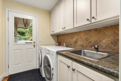 457 Hillcrest Street, West Vancouver, BC 