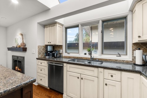 457 Hillcrest Street, West Vancouver, BC 