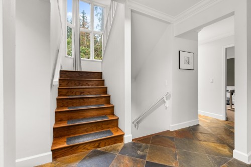 457 Hillcrest Street, West Vancouver, BC 