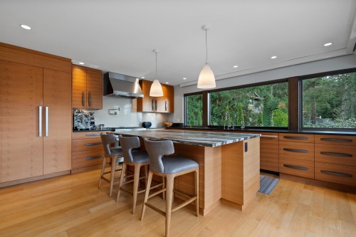 5361 Brookside Avenue, West Vancouver, BC 