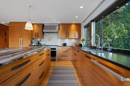 5361 Brookside Avenue, West Vancouver, BC 