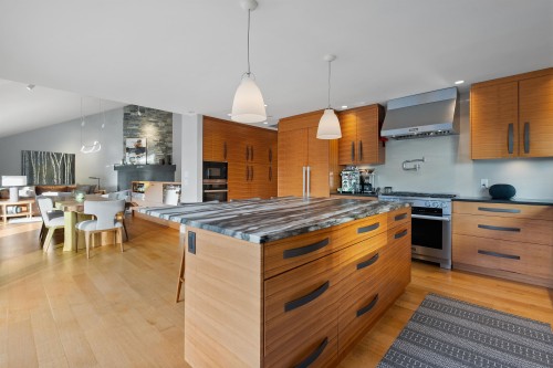 5361 Brookside Avenue, West Vancouver, BC 