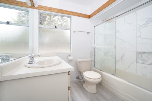 875 Esquimalt Avenue, West Vancouver, BC 