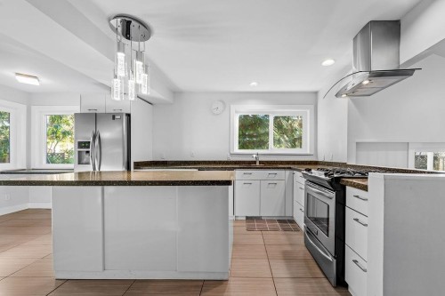 271 Montroyal Boulevard, North Vancouver, BC 