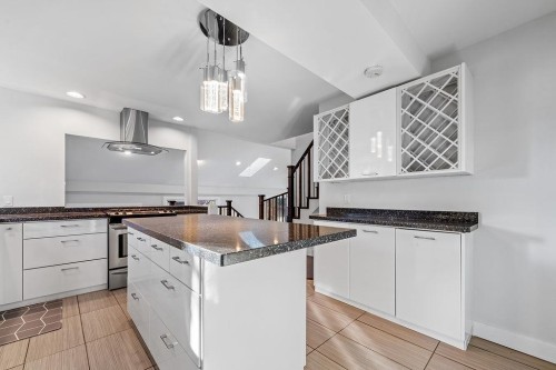 271 Montroyal Boulevard, North Vancouver, BC 