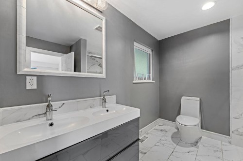 271 Montroyal Boulevard, North Vancouver, BC 