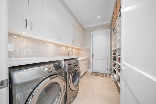 8591 Fairhurst Road, Richmond, BC 