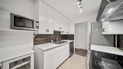 214-5340 Hastings Street, Burnaby, BC 