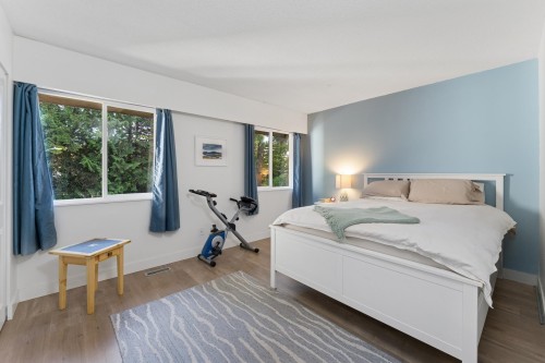 2060 Deep Cove Crescent, North Vancouver, BC 