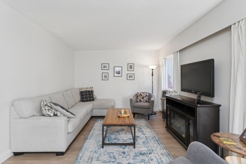 2060 Deep Cove Crescent, North Vancouver, BC 