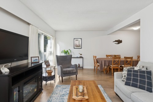 2060 Deep Cove Crescent, North Vancouver, BC 