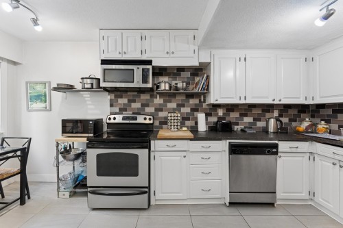 2060 Deep Cove Crescent, North Vancouver, BC 