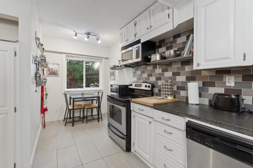 2060 Deep Cove Crescent, North Vancouver, BC 