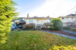 7756 Goodlad St  Burnaby, BC V5E 2H6