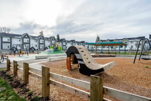 1001-11295 Pazarena Place, Maple Ridge, BC 