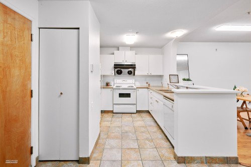 111-6833 Village Green, Burnaby, BC 