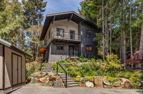 3273 Arbutus Drive  Whistler, BC V8E 0B8