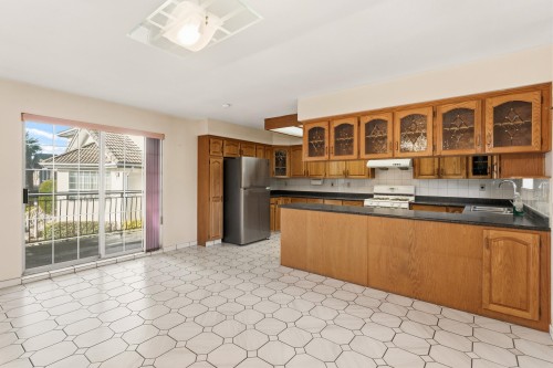 1506 Giles Place, Burnaby, BC 