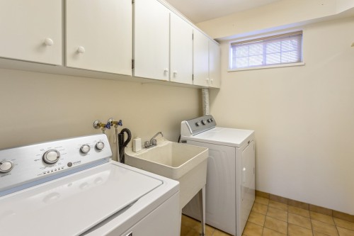 1506 Giles Place, Burnaby, BC 