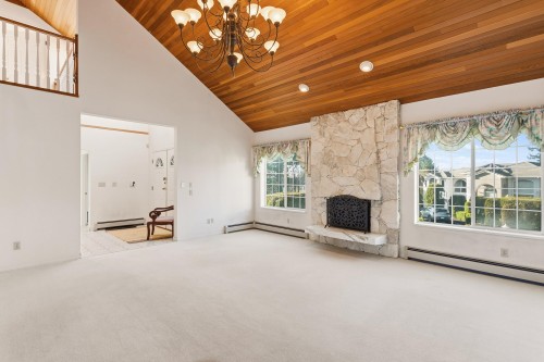 1506 Giles Place, Burnaby, BC 