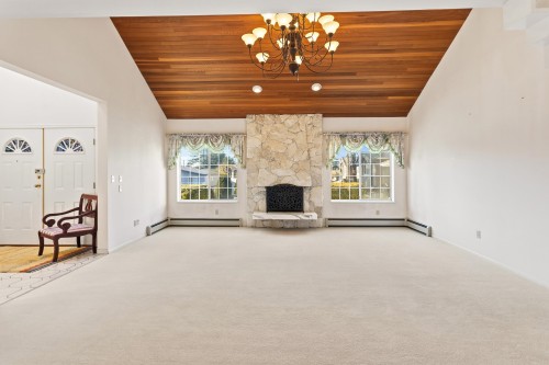 1506 Giles Place, Burnaby, BC 