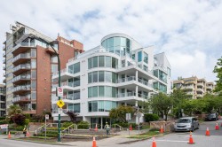 5A-1403 Beach Avenue  Vancouver, BC V6G 1Y3