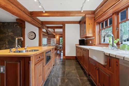 5851 Eagle Island, West Vancouver, BC 