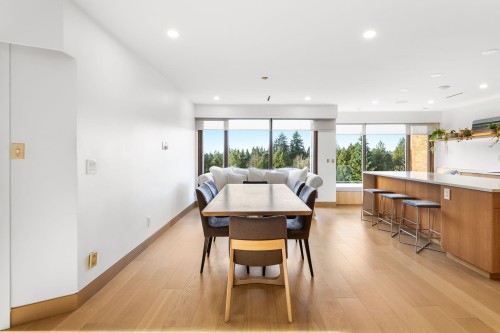 7353 Yew Street, Vancouver, BC 