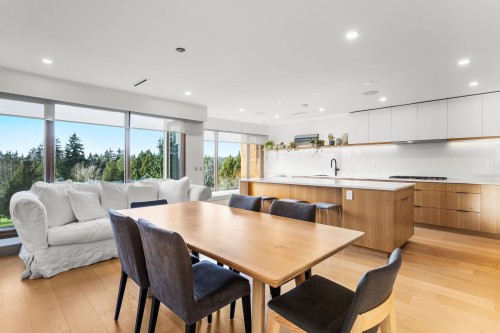 7353 Yew Street, Vancouver, BC 