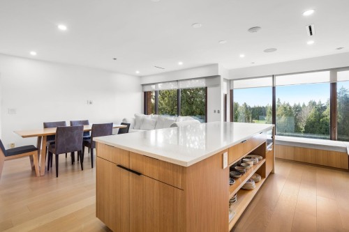 7353 Yew Street, Vancouver, BC 