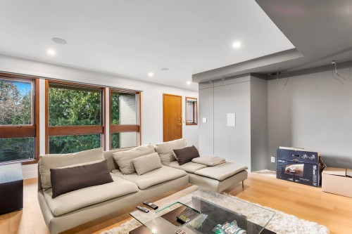 7353 Yew Street, Vancouver, BC 