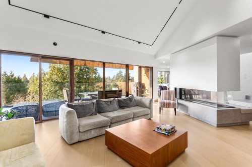 7353 Yew Street, Vancouver, BC 