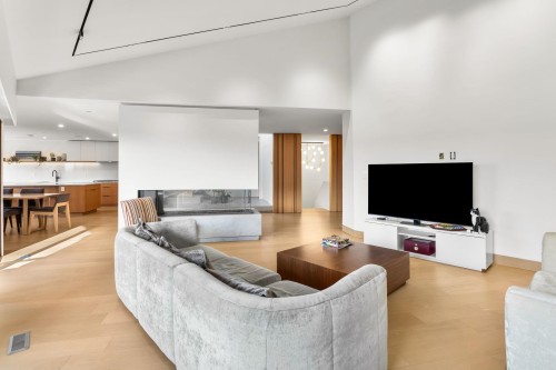 7353 Yew Street, Vancouver, BC 