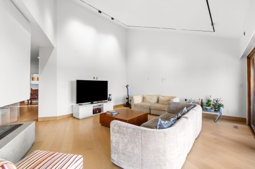 7353 Yew Street, Vancouver, BC 